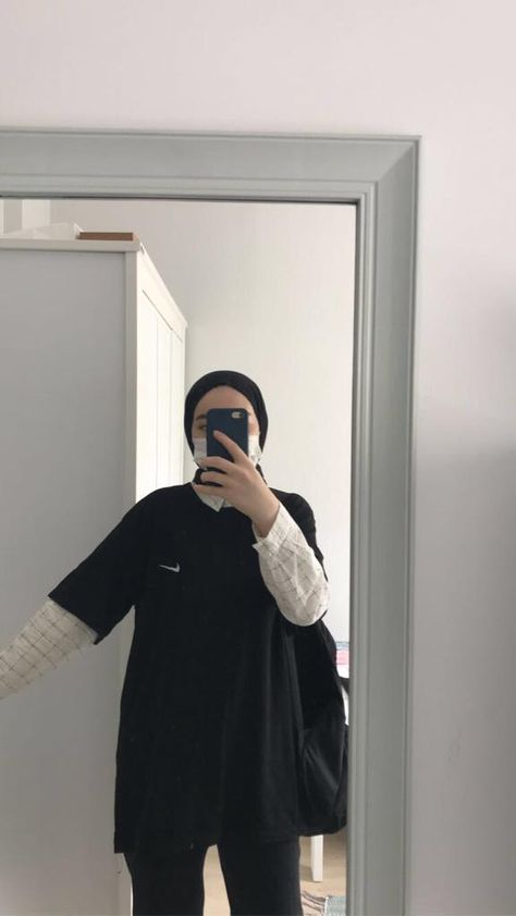 Hijab Casual Ootd, Oversized Tshirt Outfit, Mirror Pose, Modern Scarf, Oversize Tshirt Outfits, Scarf Hijab, Dress Up Ideas, Casual Ootd, Hijabi Fashion Casual