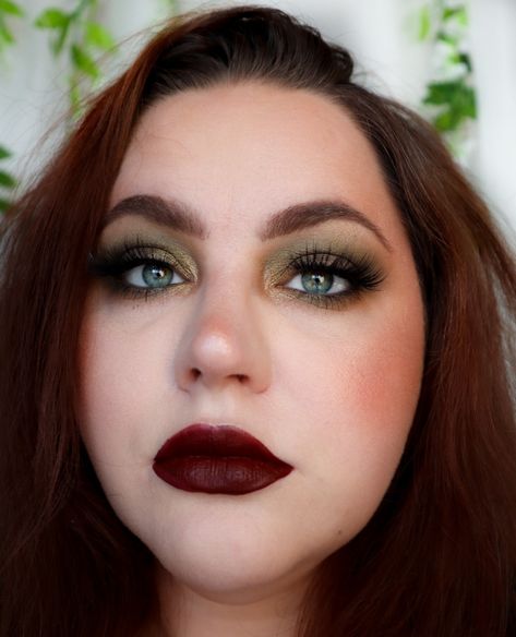 Green Eyeshadow Red Hair, Green Eyeshadow Red Lips, Prom Makeup Lips, Aesthetic Treats, Green Eye Look, Dark Fey, Dark Green Eyes, Skincare Favorites, Vampy Makeup