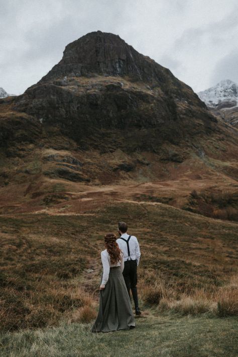 Scottish Family Photoshoot, Vintage Man Photography, Scottish Engagement Photos, Engagement Photos Outfits Vintage, Scotland Family Photos, Countryside Couple Aesthetic, Victorian Engagement Photos, Glencoe Photoshoot, Victorian Couple Aesthetic