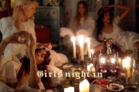 Arianna Aesthetic Core, Witchy Women Aesthetic, Halloween Aesthetic Instagram, The Craft Wallpaper, Cute Candles Aesthetic, Coven Aesthetic, Witchy Birthday, Witchy Friends, Witch Party