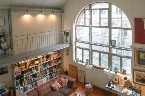 Paris | Loft in a former 1850s warehouse adjacent to the Gare de l’Est. French Loft Apartment, Paris Loft Apartment, Modern French Interiors, Parisian Loft, Paris Loft, Paris Life, Open Plan Apartment, France Vacation, Artist Loft