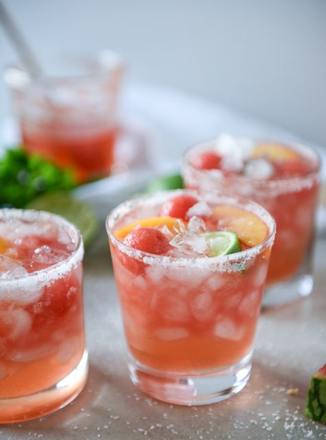 Watermelon Rosé Margaritas. - How Sweet Eats Rose Margarita Recipe, Lemonade Slush, Watermelon Wine, Tequila Day, Watermelon Mint, Tequila Drinks, Watermelon Lemonade, Tequila Cocktails, Margarita Recipes