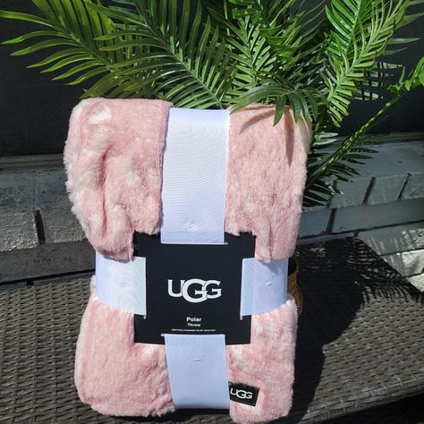 UGG pink polar throw blanket Ugg Blanket, Birthday List Ideas, Ugg Bedding, Leopard Blanket, Pink Throw Blanket, Mums Birthday, Baby Uggs, Blue Throw Blanket, Waffle Blanket