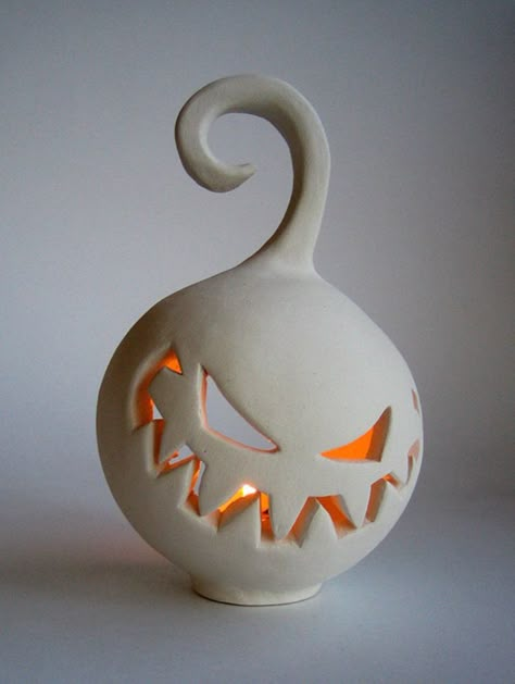 Fall Decorations Ideas, Halloween Fall Decorations, Funny Group Halloween Costumes, Halloween Kunst, Halloween Clay, Halloween House Party, Halloween Lanterns, Halloween Makeup Easy, Homemade Halloween