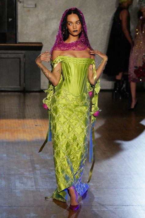 Green Runway Fashion, Spring 2023 Runway, Runway Fashion Couture, Runway Outfits, Spring 2023, Runway Show, Fancy Outfits, Gorgeous Gowns, Couture Fashion