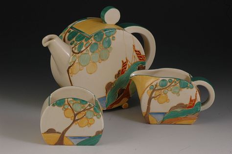 clarice cliff BONJOUR SECRETS TEA FOR TWO C.1933 Cliff Art, Art Deco Pottery, Rookwood Pottery, Clarice Cliff, Carlton Ware, Tableware Design, Teapots And Cups, British Art, Vintage Pottery