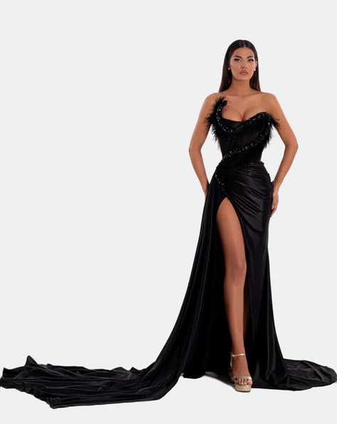 DIVINE – ALBINA DYLA Feather Black Dress, Albina Dyla, Matric Dress, Matric Dance Dresses, Prom Girl Dresses, Senior Prom Dresses, Classy Prom Dresses, Black Stones, Old Dresses