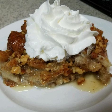 Bread Pudding with Whiskey Sauce Apple Cinnamon Dump Cake, Cinnamon Dump Cake, Whiskey Bread Pudding, Bread Pudding With Whiskey Sauce, Whiskey Sauce Recipe, Best Bread Pudding Recipe, Apple Dump Cake Recipe, Apple Dump Cake, Whiskey Sauce