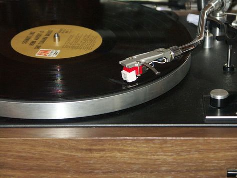 Cleaning Vinyl Records : 6 Steps (with Pictures) - Instructables Vinyl Record Cleaning, Clean Vinyl Records, Record Albums, Record Cleaner, Old Vinyl Records, Old Records, Vinyl Record Storage, Record Storage, Bubble Wands