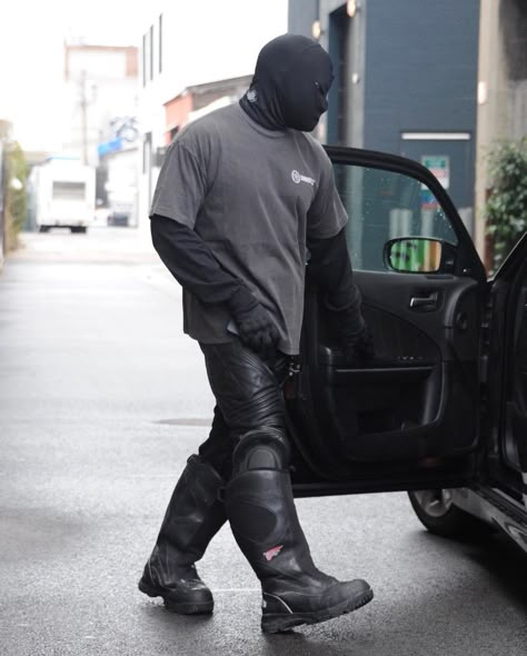 Tactical Mens Fashion, Virgil Abloh Style, Kanye West Outfits, Kanye Fashion, Kanye Yeezy, Kanye West Style, Yeezy Fashion, Underground Clothing, Yeezy Outfit