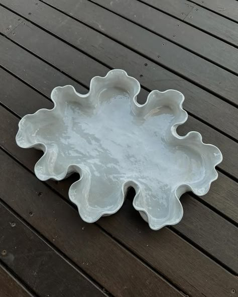 Handmade Ceramics by Michelle Morton on Instagram: "Commission for a lovely client 🤍  On Ice Oyster Platter 🦪  The client wanted an oval shape, but with accentuated curves. A textured white clay body with a gloss white glaze 🤍   I am in love with the end results, as is the client. The best part is I made a backup for this one, so have another very similar to this one. Definitely torn between listing the backup on my upcoming website, or keeping it for myself. 🪸  #oysterplatter #clayart #coralsculpture #oysterplate #uniqueceramics #handmadeceramics" Ceramic Oyster Plates, Clay Dish Ideas, Oyster Platter, Coral Sculpture, Oyster Plates, Pottery Handbuilding, Ceramic Platters, Ceramic Ideas, Ceramics Pottery Art