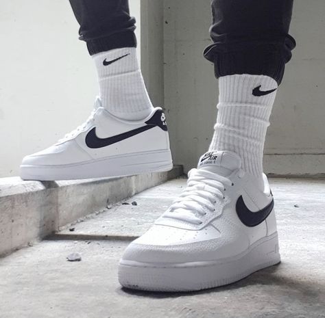 Af1 Triple White Outfit Men, Nike Af1 Outfit Men, White Air Forces Outfits, Af1 Black And White, Nike Af1 Outfit, Outfits With White Air Forces, Air Forces Outfits, Nike Socks Outfit, Af1 Outfit