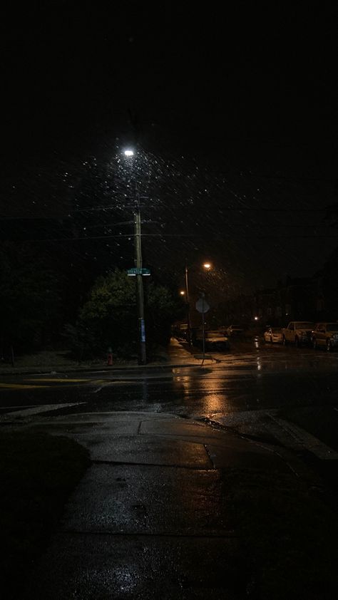 Aesthetic Real Life Background, Dark Rainy Night, Rain At Night, Quiet Photos, Rain Night, Rainy Wallpaper, Cute Pink Background, Rainy Day Aesthetic, Best Nature Images