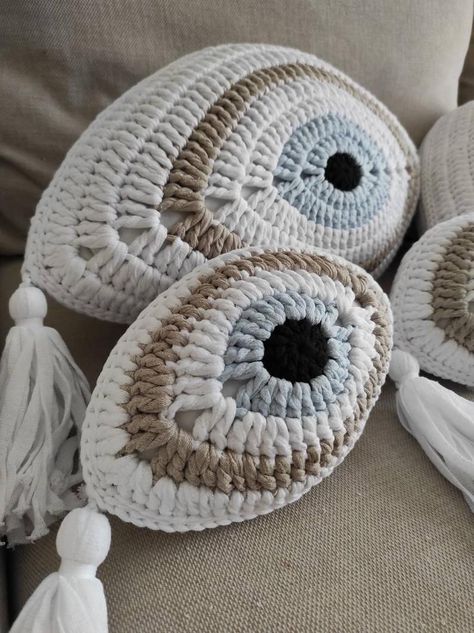 Evil Eye Pillow, Outdoor Interior, Tassels Handmade, Crochet Rag Rug, Eye Blanket, Crochet Eyes, Crochet Cushion Cover, Crochet Pillows, Small Crochet