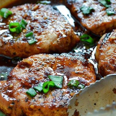 Korean-Style Pork Chops Korean Pork Chops, Korean Pork, Glazed Pork Chops, Pork Glaze, Pork Chop, Pork Chop Recipes, Pork Dishes, Idee Pasto Sano, Asian Dishes