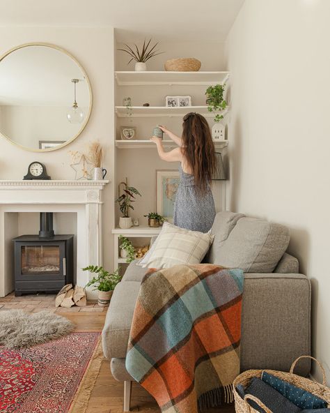 Alcove Shelving - IMAGE: @thehouseatno.22 1930s Sitting Room Ideas, 1930s Bungalow Interior, 1920s Living Room Ideas, Bungalow Interior Ideas Living Rooms, 1920s Living Room Decor, Living Room Alcove, Period Living Room, Fireplace Alcove, Mcgee Interiors