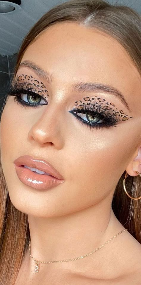 Safari Eye Makeup, Safari Makeup Ideas, Cheetah Print Eye Makeup, Leopard Print Eyeshadow, Leopard Print Eye Makeup, Animal Eye Makeup, Cheetah Print Eyeshadow, Animal Eyeliner, Cheetah Makeup Easy