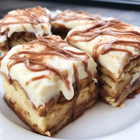 Cinnamon Roll Cheesecake Bars, Blueberry Cheesecake Bites, Keto Lemon Blueberry, Low Fat Cheesecake, Keto Cinnamon Roll, Roll Cheesecake, Cinnamon Roll Cheesecake, Lemon Blueberry Cheesecake, Keto Cinnamon