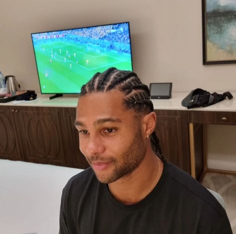 Serge Gnabry Hair, Serge Gnabry Style, Sci Fi Outfits, Serge Gnabry, Cornrow Hairstyles For Men, Black Kings, Black Boy, Comfort People, Mens Braids