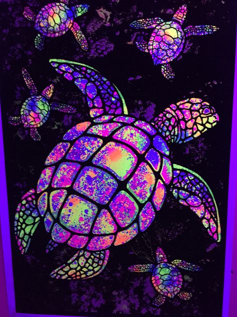 Blacklight Mushroom Painting, Blacklight Jellyfish Painting, Trippy Ocean Art, Sea Turtle Wallpaper, Black Light Octopus Painting, Trippy Turtle Painting, Tie Dye Wallpaper, Turtle Wallpaper, Mushroom Wallpaper