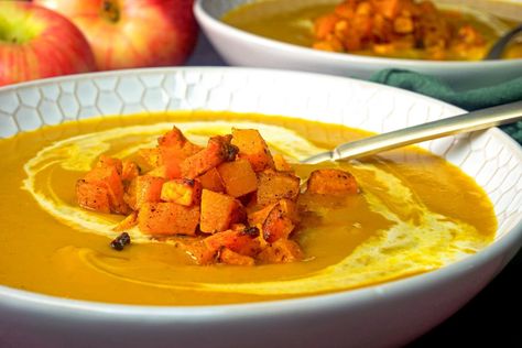 How to Make Ina Garten's Butternut Squash Soup Butternut Squash And Apples, Pickle Pasta, 2023 Food, Perfect Roast Chicken, Apple Soup, Butternut Squash Recipes Soup, Herb Stuffing, Squash Soup Recipe, Curry Spices