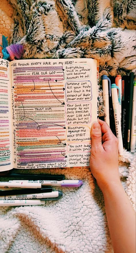 Bible Journaling Highlighting, Bible Highlighting And Notes, Wrecked Bible, Bible Study Doodles Art Journaling, Luke Bible Journaling Notes, Bible Journaling Asethic, Bible Study Annotations, Aesthetic Bible Study Pics, Bible Study Set Up Ideas