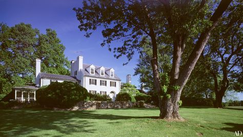 Robert Duvall's Virginia Home Photos | Architectural Digest Georgian Farmhouse, Virginia Farmhouse, Terraced Gardens, Elegant House, Modern Contemporary Living Room, Robert Duvall, Colonial Exterior, Dining Room Contemporary, Virginia Homes