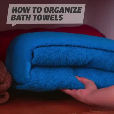 How To Fold Towels To Save Space, Best Way To Fold Towels, How To Fold Bath Towels, T Shirt Folding, Folding Towels, Bath Organization, Shirt Folding, How To Fold Towels, Organizing Tips