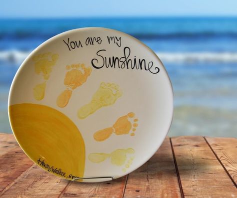 Handprint Platter Grandparents, Baby Handprint Pottery Ideas, Footprint Pottery Ideas, Family Pottery Painting Ideas, Baby Ceramic Painting Ideas, Baby Footprint Plate, Handprint Plates For Grandparents, Newborn Crafts For Grandparents, Baby Plate Painting Ideas