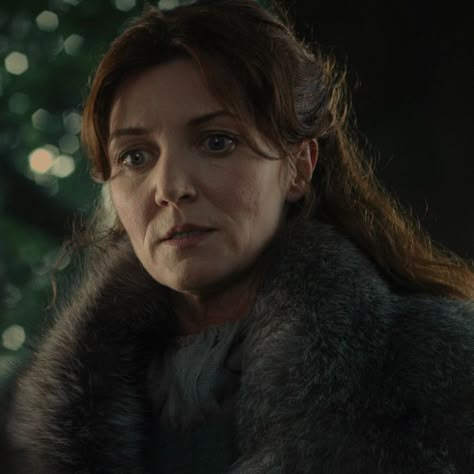 catelyn tully stark screencap & pfp ; game of thrones - season 1, episode 1 'winter is coming' Catlyn Stark, Game Of Thrones Pictures, Catelyn Stark, Winter Is Coming, Face Claims, Season 1, Drawing Tutorial, Game Of Thrones, Gif