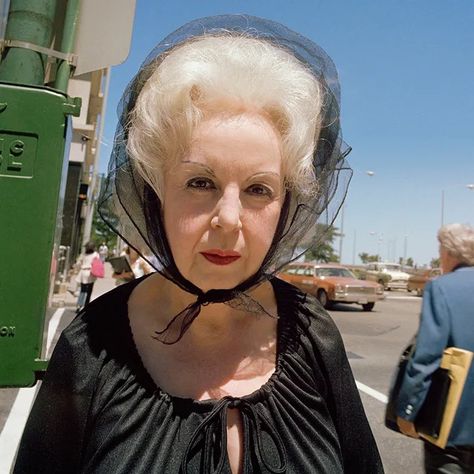 Diane Doniol-Valcroze on Twitter: "People of New York City at lunchtime, photos taken circa 1977-1980 by Charles H. Traub @CharlesTraub… " Charles H Traub, Columbia College Chicago, Street Portraits, Columbia College, Figure Me Out, Dangerous Minds, Street Portrait, Portrait Photos, Fashion Photography Inspiration