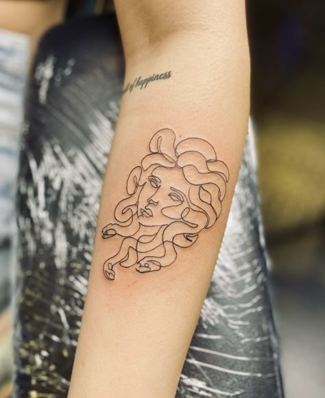 Fine Line Medusa, Medusa Line Tattoo Design, Medusa Tattoo Fine Line, Medusa Tattoo Line Art, Medusa Line Tattoo, Medusa Tattoo Linework, Fine Line Medusa Tattoo, Medusa One Line Tattoo, Medusa Tattoo Minimalist