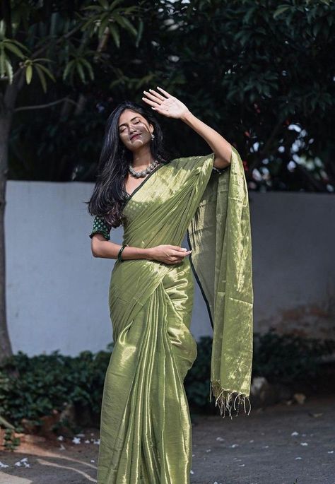 Poses On Saree Fashion Styles, Women Photo Poses In Saree, Saree Cute Poses, Photography Saree Poses, Saree With Kamar Band, Saree Stills For Photoshoot, Saree Poses For Model, Poses In Saree Traditional, Farewell Saree Photoshoot