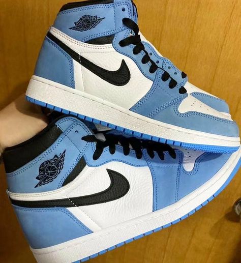 High Sneakers Outfit, Jordan 1 Aesthetic, Blue And White Jordans, Air Jordan 1 Blue, Jordan 1 Blue, Blue Jordans, Jordan Shoes Girls, All Nike Shoes, Nike Air Shoes