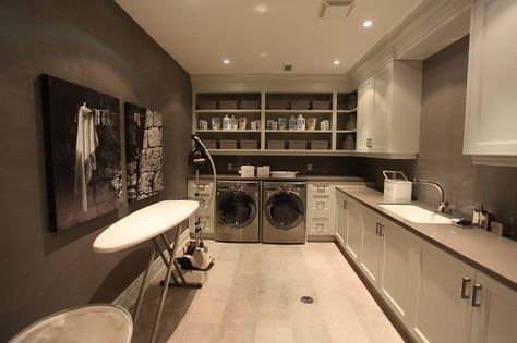 Apartment Laundry Room, Organization Laundry Room, Organization Laundry, Stylish Laundry Room, Eksterior Modern, Dream Laundry Room, Large Laundry Rooms, Modern Laundry Rooms, Laundry Room Inspiration