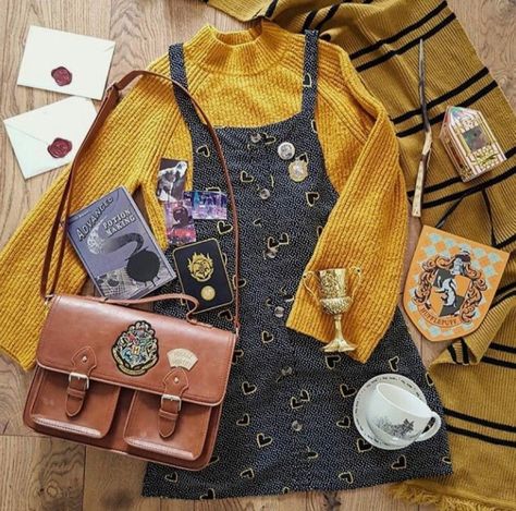 Hufflepuff Outfit, Stile Harry Potter, Hogwarts Outfits, Hufflepuff Aesthetic, My Demons, Harry Potter Hufflepuff, Hogwarts Aesthetic, Harry Potter Outfits, Harry Potter Aesthetic