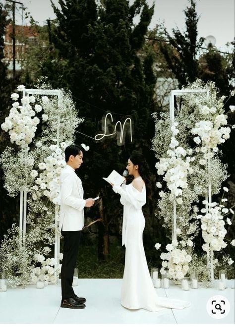 [PaidLink] 86 Great Wedding Backdrop Design Simple Outdoor Ideas To Copy In No Time #weddingbackdropdesignsimpleoutdoor White Floral Pillars, Wedding Backdrop Design Simple, Outdoor Weeding, Wedding Backdrop Ceremony, Modern Wedding Arch, Wedding Alter Flowers, Ceremony Backdrop Indoor, Engagement Event, Wedding Alter