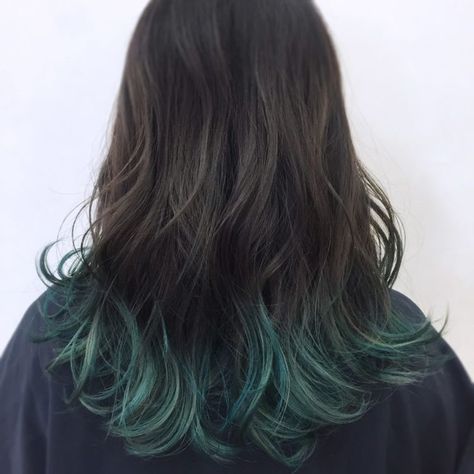 Colored Hair Ends, Green Hair Color Ideas, Dyed Ends Of Hair, Hair Color Ideas Trending, Blonde Hair For Brunettes, Black And Green Hair, Green Hair Color, Blue Hair Highlights, 2024 Hair Color