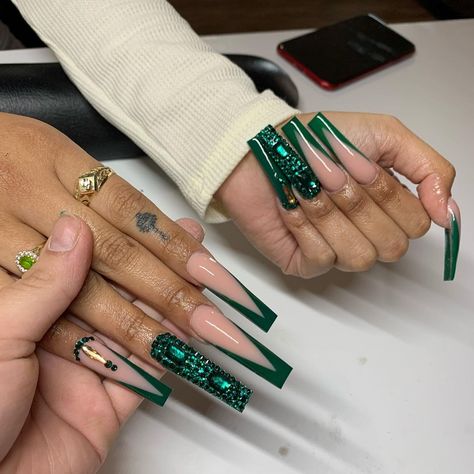 19✨ on Instagram: “🥺😍😍😍def one of my FAVORITES SETS EVER #dallasnails #nails #nailsofinstagram #dallasnailstech #emeraldgreennails #emeraldnails…” Green Nails Acrylic Long, Green Quince Nails, Emerald Green Nails Acrylic, Green Nails Acrylic, Nails Acrylic Long, Emerald Green Nails, Quince Nails, Green Quince, Quinceanera Nails