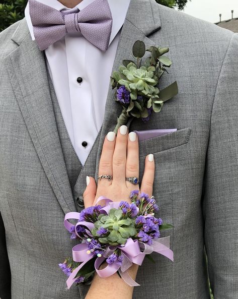 Purple Quinceanera Suits, Purple And Green Groomsmen Attire, Corsage And Boutonniere Set Purple, Corsage Prom Light Purple, Purple Prom Tuxedo Ideas, Lilac Purple Prom Couple, Lavender Prom Couple Ideas, Purple And Grey Prom Couple, Purple And Grey Prom