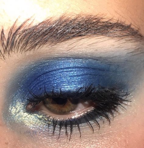 Soft Blue Eyeshadow Looks, Midnight Blue Eyeshadow, 80s Blue Eyeshadow, Smokey Blue Eye Makeup, Prom Eye Makeup, Punk Makeup, Gold Makeup, Swag Makeup, Blue Eyeshadow