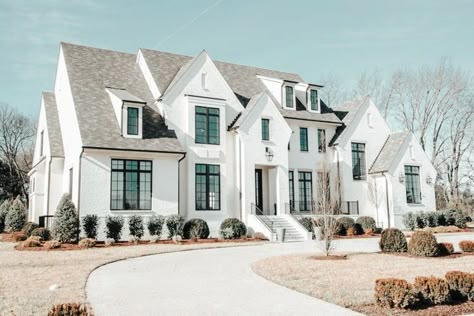 Cute Big Houses, White House’s, Big White House Farmhouse, Farmhouse Mansion, Tennessee House, Huge Houses, Dream Future, Dream Life House, Casa Exterior