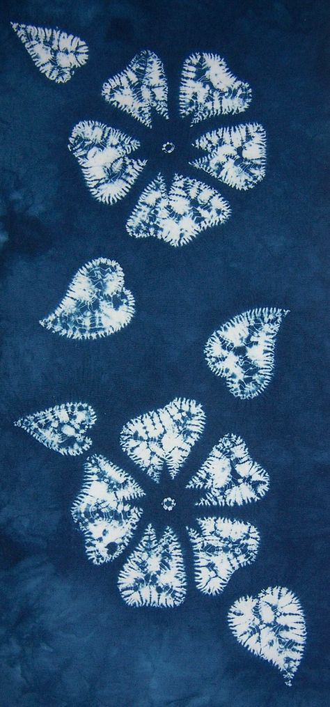 Mode Batik, Silk Painting Techniques, Shibori Diy, Fabric Dyeing Techniques, Shibori Designs, Textile Dyeing, Japanese Shibori, Shibori Fabric, Shibori Print