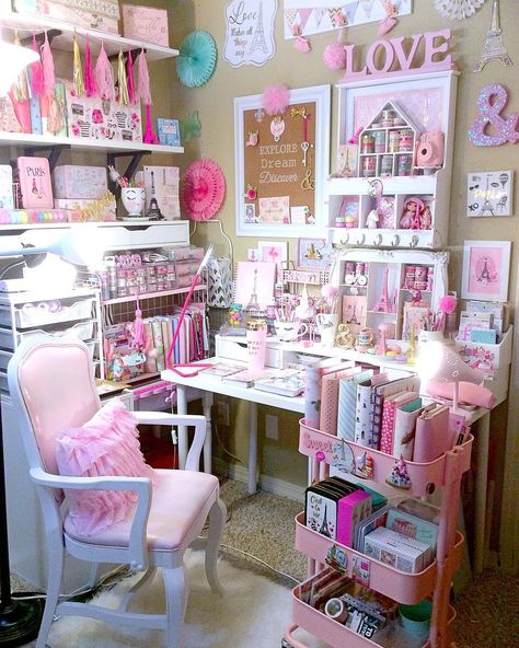 Bright pink craft room Sewing And Craft Room, Small Craft Rooms, Ikea Products, Pink Crafts, Pink Office, Dream Craft Room, Craft Room Design, Dekorasi Kamar Tidur, Craft Home