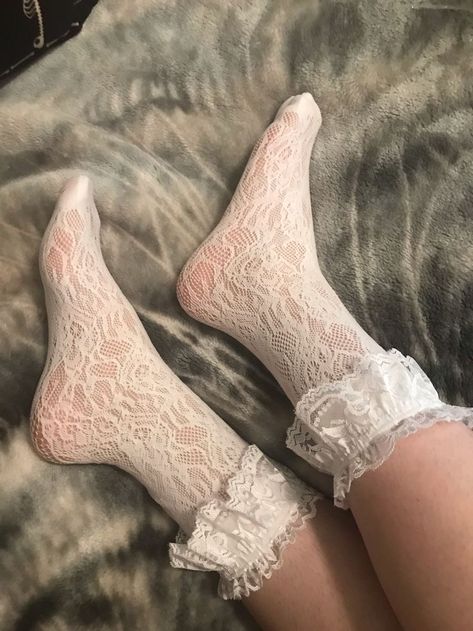 Coquette Socks Aesthetic, Ruffle Socks Aesthetic, Cute Frilly Socks, Lace Socks Aesthetic, Black Frilly Socks, Diy Lace Socks, Lace Socks Outfit, Socks Coquette, Coquette Socks