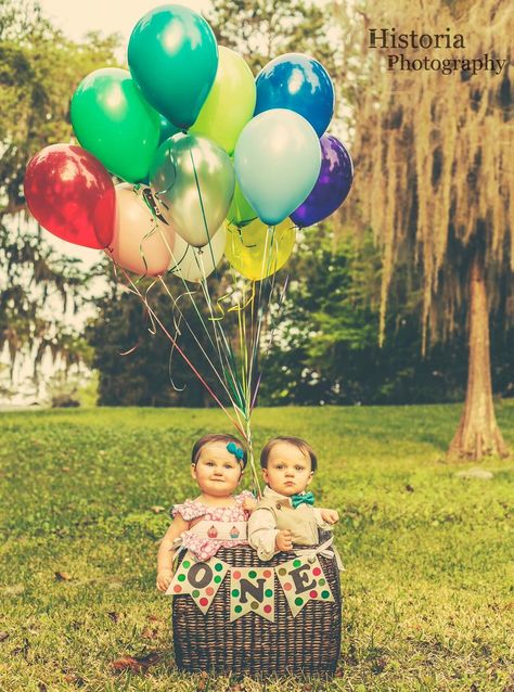 Boy/girl Twins First Birthday Twin First Birthday Pictures, One Year Twins Birthday, Twin 1 Year Photoshoot, 1 Year Twins Photo Shoot, Twins Birthday Photoshoot Ideas, Twin 1st Birthday Ideas Boy And Girl, Twins First Birthday Photoshoot, Boy Girl Twins First Birthday, Twins 1st Birthday Ideas