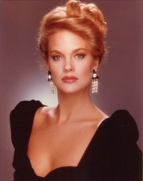 Leann Hunley, Dress With Gloves Classy, 1980 Hairstyles, Dynasty 1980s, 1980's Hair, 80s Beauty, Shirley Eaton, 1980's Makeup, Carrington Dynasty