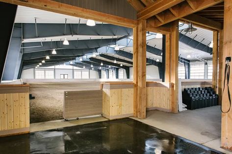 Equestrian Barns, Stable Style, Winter Farm, Horse Barn Ideas Stables, Stable Ideas, Horse Barn Designs, Horse Arena, Dream Horse Barns, Dream Stables