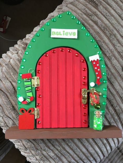 Christmas Fairy Doors Ideas, Elf Door Diy, Elf Doors, Easter Coloring Sheets, Elf Door, Elf Fairy, Air Dry Clay Projects, Hand Crafts For Kids, Fairy Door