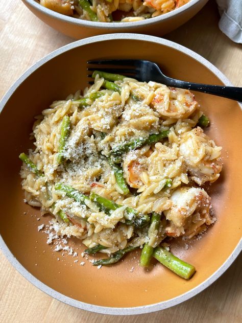 One Pot Lemon Shrimp Orzo - onebalancedlife.com Lemon Shrimp Orzo, Lemon Pepper Shrimp, Shrimp Orzo, Air Fryer Recipes Appetizers, Rotisserie Chicken Salad, Orzo Salad Recipes, Lemon Shrimp, Orzo Recipes, Shrimp And Asparagus